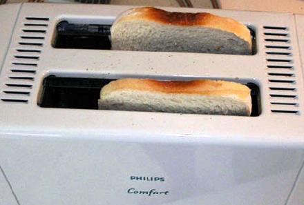 1. Этап. Сэндвич с грибами: Пока грибочки отжигают самое время сделать тосты.