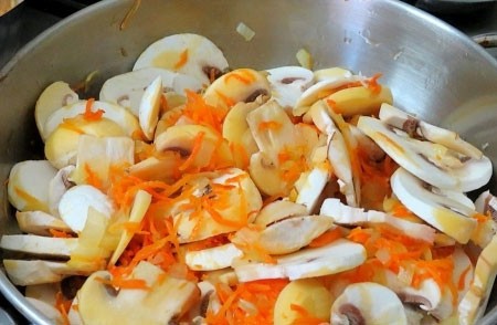 1. Stage. Buckwheat soup with dumplings: Finely chop the onion, grate the carrots. Sauté the vegetables in vegetable oil until tender, then add the sliced mushrooms and cook for another 5-10 minutes.