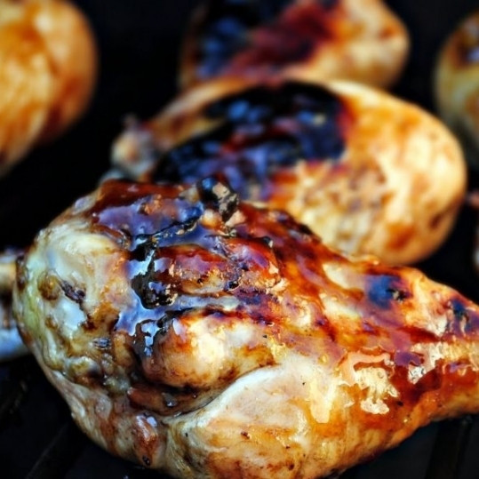 1. Этап. Куриные голени в глазури из джема: Готово! Подавать с гарниром, салатом или в качестве холодной закуски.