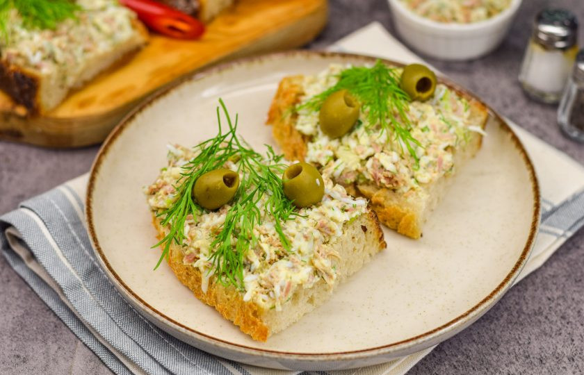 1. Этап. Бутерброды с консервированным тунцом: Приятного аппетита!