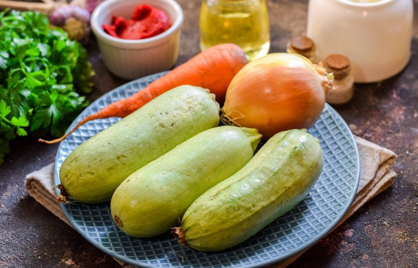 1. Этап. Кабачковая икра на зиму Пальчики оближешь: Подготовьте ингредиенты.