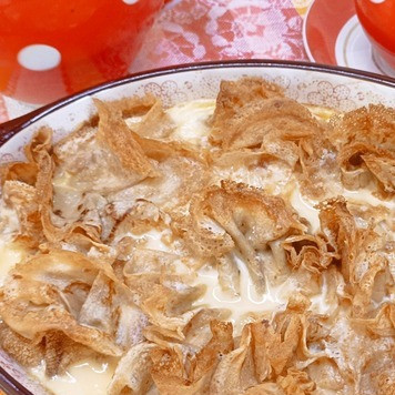 1. Этап. Блинная запеканка с творогом и вишней: Запеканку охладить и по желанию посыпать сахарной пудрой.