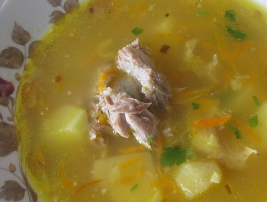 1. Этап. Гороховый суп с бараниной: 4. Разделаем ребра на порции, и при подаче добавляем кусочек мяса в тарелку. Приятного аппетита!