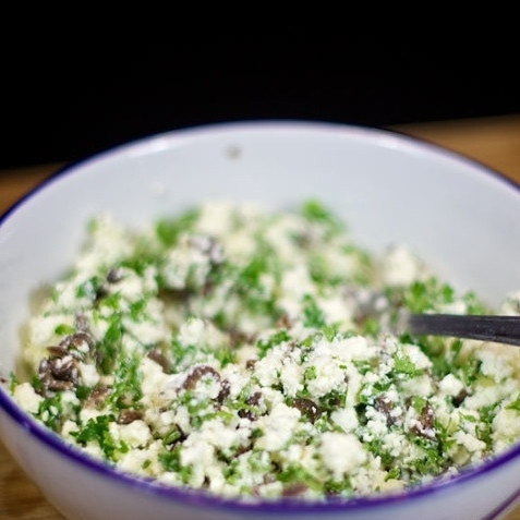 1. Этап. Рулетики из телятины: Хорошенько перемешайте - и начинка для рулетов готова.