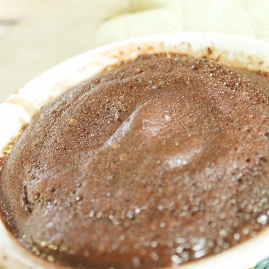 1. Этап. Торт в микроволновке: Достаем из микроволновки. Осторожно, горячо!