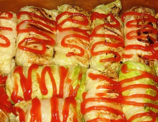 1. Этап. Голубцы в аэрогриле: 5. Параллельно я делаю соус: развожу с 50мл воды томатную пасту, в конце добавляем щепотку муки и доводим до готовности. Смазываем голубцы и доводим до готовности.