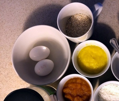 1. Этап. Двухсоставные тарталетки Инь-янь: 1. Приготовить яблочное и ананасовое пюре с поморью блендера. Пример чистки ананаса можете найти в моих советах с названием 