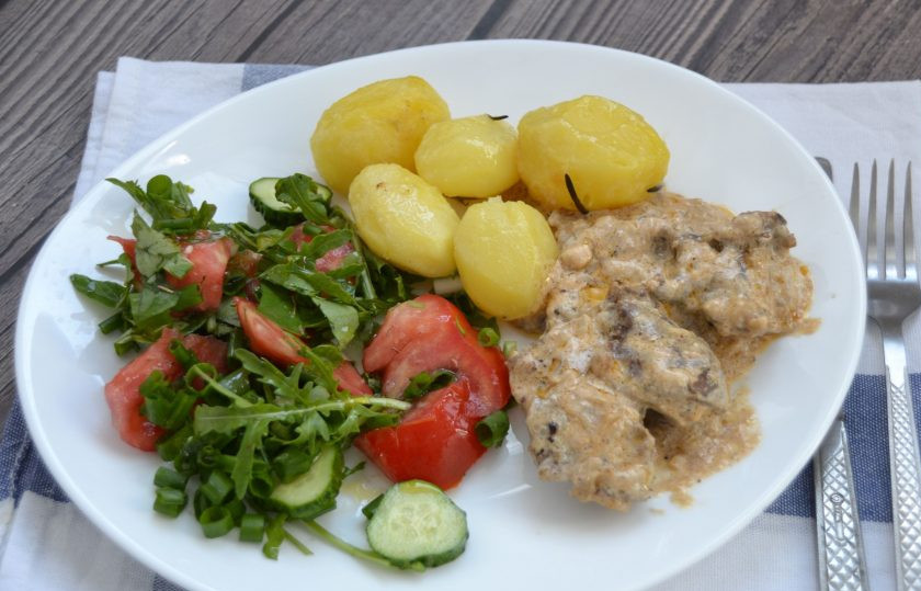 1. Этап. Говядина в перечном соусе: Неплохо дополнить это блюдо овощами или овощным салатом. Это очень вкусно и сытно! От души рекомендую приготовить!