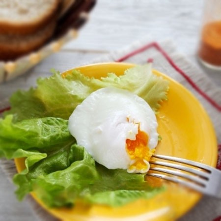 1. Stage. Poached eggs in the microwave: Catch the egg with a strainer or slotted spoon, let it drain a little and serve.