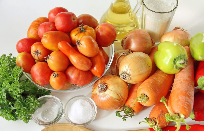 1. Этап. Лечо с петрушкой на зиму: Подготовьте все ингредиенты.