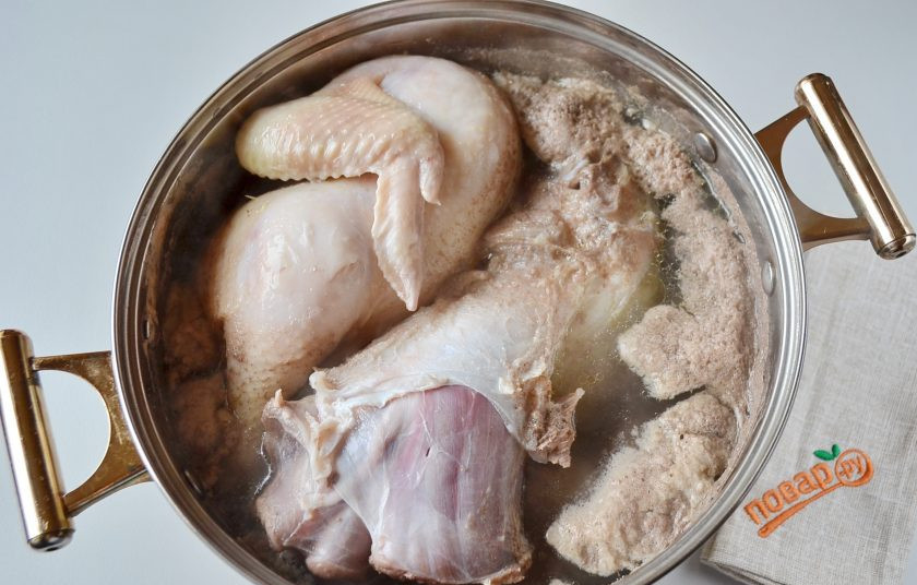 1. Этап. Домашний холодец из говядины и курицы: Теперь слейте полностью всю воду, вымойте кастрюлю и мясо.