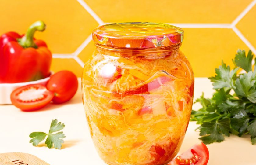 1. Этап. Салат Осенний на зиму: После заготовку можно убрать в прохладное темное место на хранение. Салат 