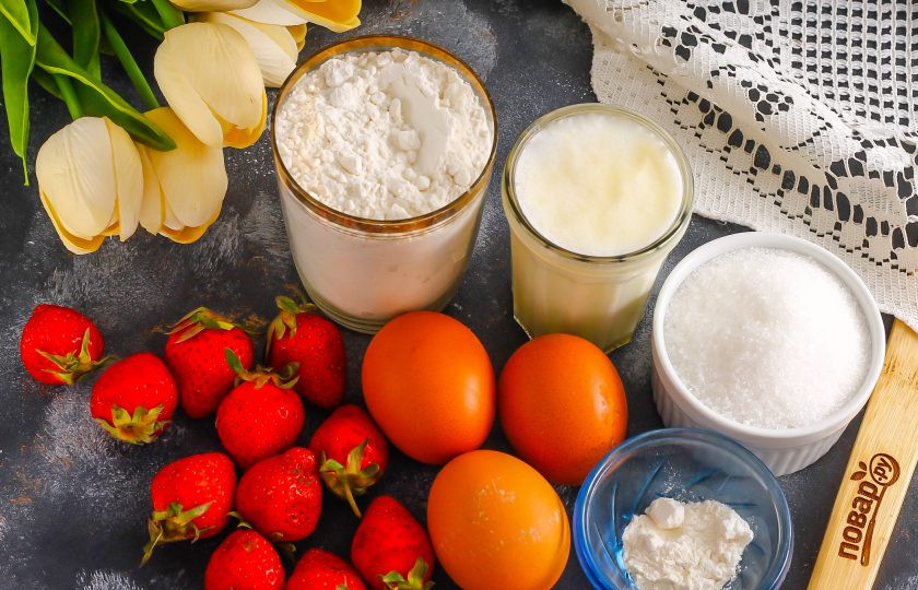 1. Этап. Японский торт с клубникой: Подготовьте указанные ингредиенты.