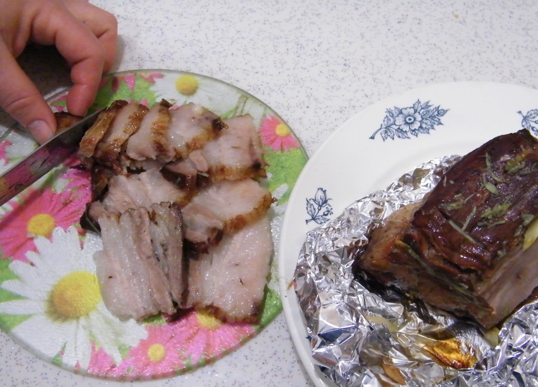 1. Stage. Stewed rice with sauerkraut and pozan: Cut the finished pusanin into small pieces.