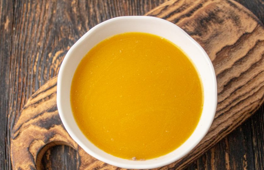 1. Этап. Паштет из куриной печени с апельсиновым желе: Залейте желе и уберите в холодильник на 1-2 часа до полного остывания.