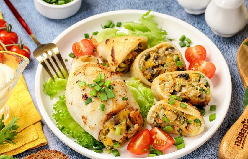 1. Этап. Кальмары фаршированные грибами на сковороде: Кальмары фаршированные грибами на сковороде готовы. Приятного аппетита!