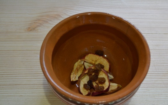 1. Этап. Быстрая овсяная каша: 3. И горсть изюма.