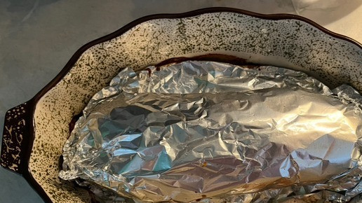 1. Этап. Руладин из индейки под брусничным соусом: Запекайте 20 минут при 220°С, затем убавьте до 180°С и готовьте ещё 40 минут.