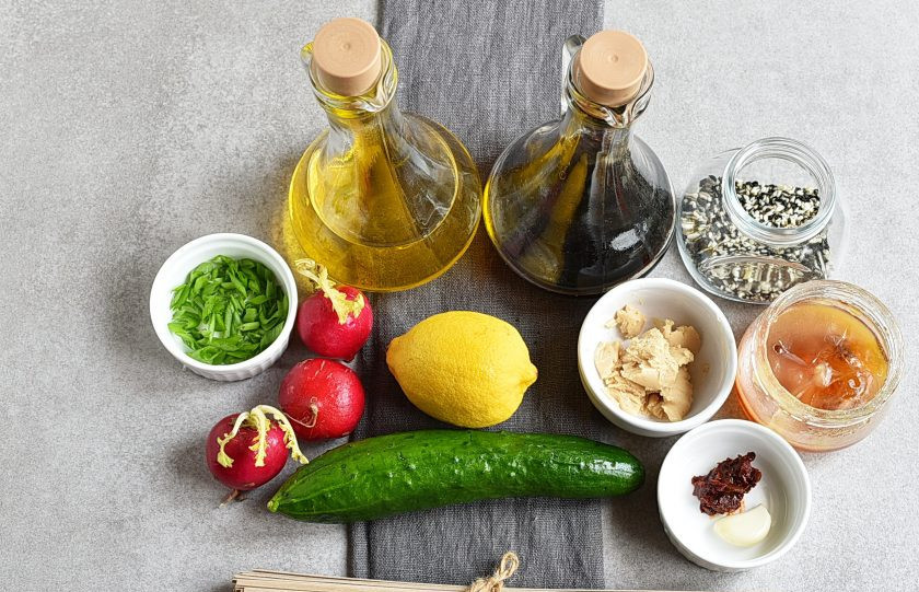 1. Этап. Гречневая лапша: Подготовьте ингредиенты.