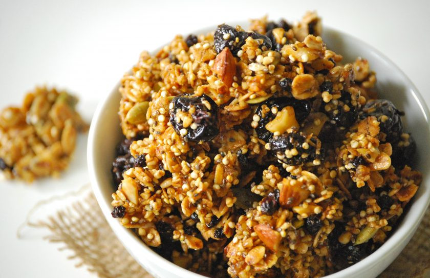 1. Этап. Овсяная гранола: 5. Разломайте пласт на кусочки и храните в банке или контейнере с крышкой.