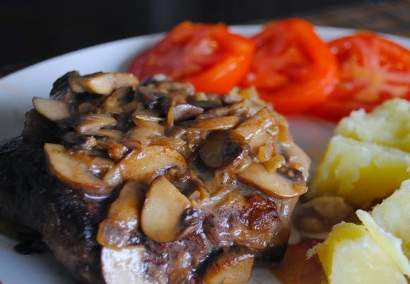 1. Этап. Американские стейки: Подавайте готовые американские стейки с овощным гарниром.