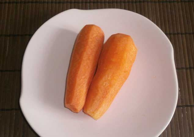 1. Этап. Холодец из утки: И морковку.