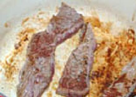 1. Этап. Ребрышки в соусе: Готовим ребрышки до золотистой корочки.