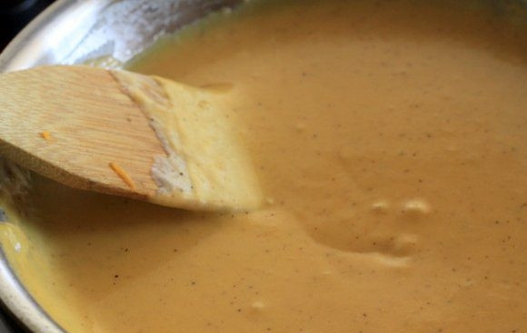 1. Этап. Соус для начос: 8. Добавьте в соус соль по вкусу и щепотку чили. Как только соус готов, сразу же подавайте его к столу. Приятного аппетита!