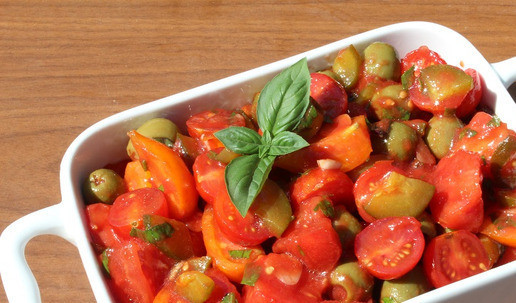 1. Этап. Салат-закуска Под шашлычок: Достать, откорректировать на вкус - если нужно, то добавить по вкусу соль. Выложить в салатник и подавать.