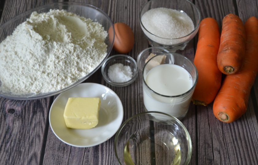 1. Этап. Морковные шаньги: Подготовьте ингредиенты.