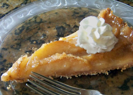 1. Этап. Грушевый пирог без глютена: 6. Вот такой вкусный и аппетитный десерт получится в результате. Перед подачей к столу пирог можно присыпать сахарной пудрой, дополнить сливками или шариком мороженого. Приятного чаепития!