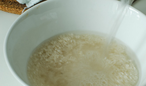 1. Этап. Запеканка из риса: 1. Обдать рис кипятком, промыть и убрать из него воду.