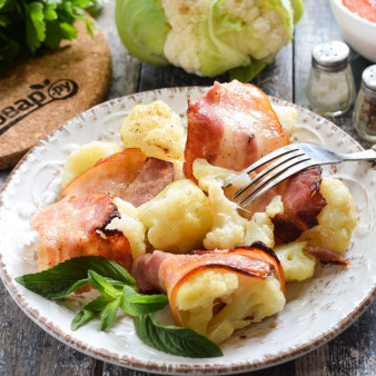 Цветная капуста в беконе