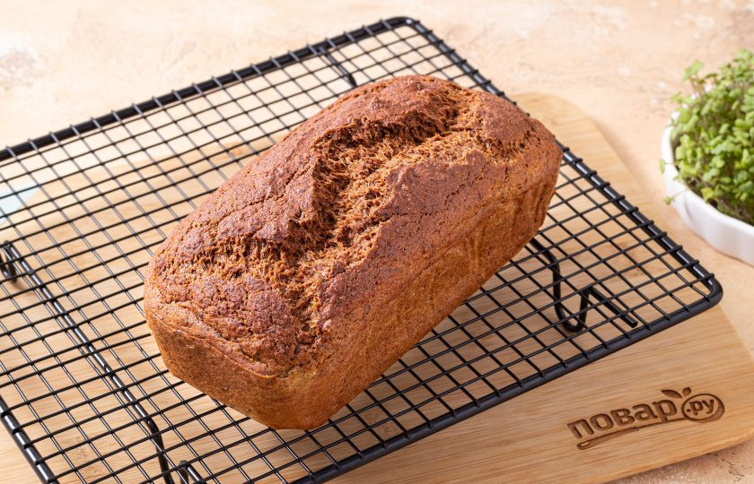 1. Этап. Хлеб из киноа: Немного остудите хлеб в форме, затем достаньте и полностью остудите на решетке. После этого его можно нарезать на ломтики.