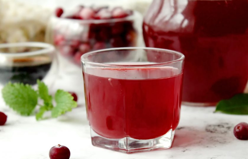 1. Этап. Лимонад с бузиной, клюквой и пряностями: Напиток готов! Разлейте по бокалам и подавайте.