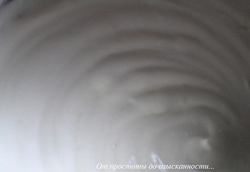 1. Этап. Фисташковое пирожное с брусничным семифреддо: Уберите в холодильник до использования.