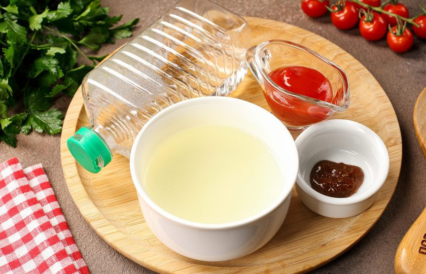 1. Этап. Соус для пельменей с уксусом в домашних условях: Подготовьте все ингредиенты. У вас уже должны быть готовы и сварены пельмени, ведь нам потребуется бульон.