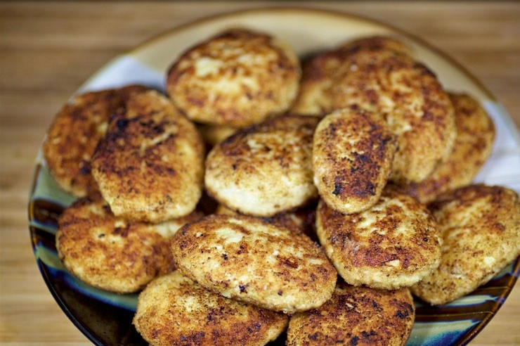 1. Этап. Котлеты из курицы и капусты: 8. Котлеты из курицы и капусты, в которых капусту вы точно не почувствуете, готовы :) Приятного аппетита!