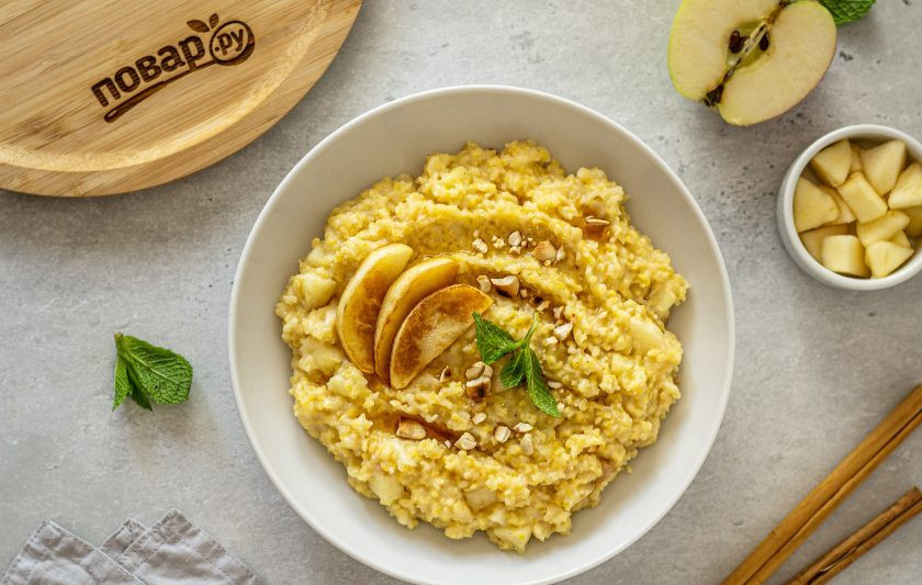 1. Этап. Кукурузная каша с яблоком: Кукурузная каша с яблоком готова, приятного аппетита!