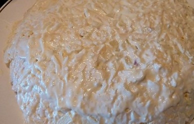 1. Этап. Салат Черепаха с виноградом: И последний слой — яйца и сыр. Покрываем майонезом и ставим в холодильник на час-два.