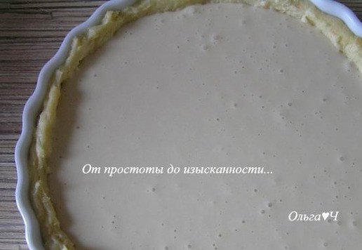 1. Этап. Творожно-ореховый тарт: Налейте творожно-сливочную массу.