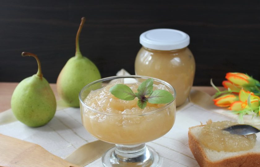 1. Этап. Джем из груши с лимонной кислотой на зиму: Грушевый джем готов. Из указанного количества ингредиентов получается баночка джема 600 грамм. Переложите в стерилизованные банки, закройте крышками и храните в прохладном месте.