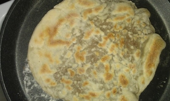 1. Этап. Хычины с мясом: 6. Обжариваем хычины с обеих сторон на сковороде. Обязательное условие: НЕ добавлять жира или масла на сковороду.