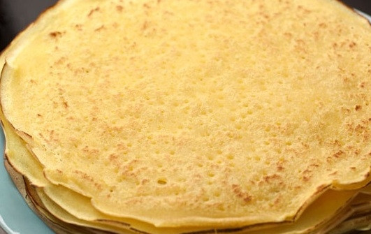 1. Этап. Постные блины на минеральной воде: Блинчики на минеральной воде можно есть сами по себе в виде десерта, а можно сделать из них самостоятельное блюдо, используя постные начинки.