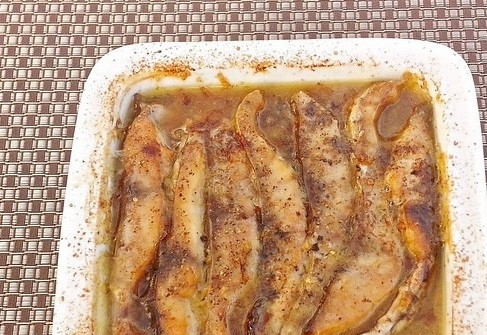 1. Этап. Сазан под маринадом: 6. После отправьте в форму в разогретую до 180 градусов духовку и запекайте рыбку до готовности минут 35-45. Приятного аппетита!