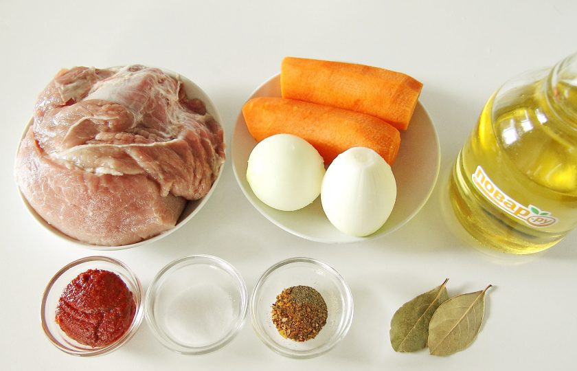 1. Этап. Свинина с морковью в духовке: Подготовьте все ингредиенты.