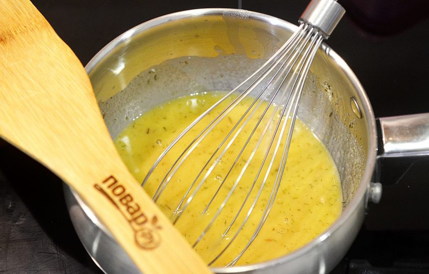 1. Этап. Свинина с медом и горчицей: 5. Доведите до кипения и, постоянно помешивая, немного уварите до однородного состояния.