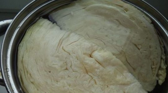 1. Этап. Капуста Чим чи: Капусту залейте соляным раствором на 10-15 часов.