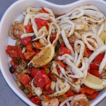 Салат из кальмаров с креветками