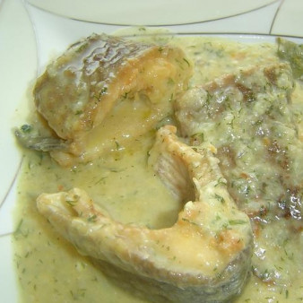 Линь в сметанном соусе